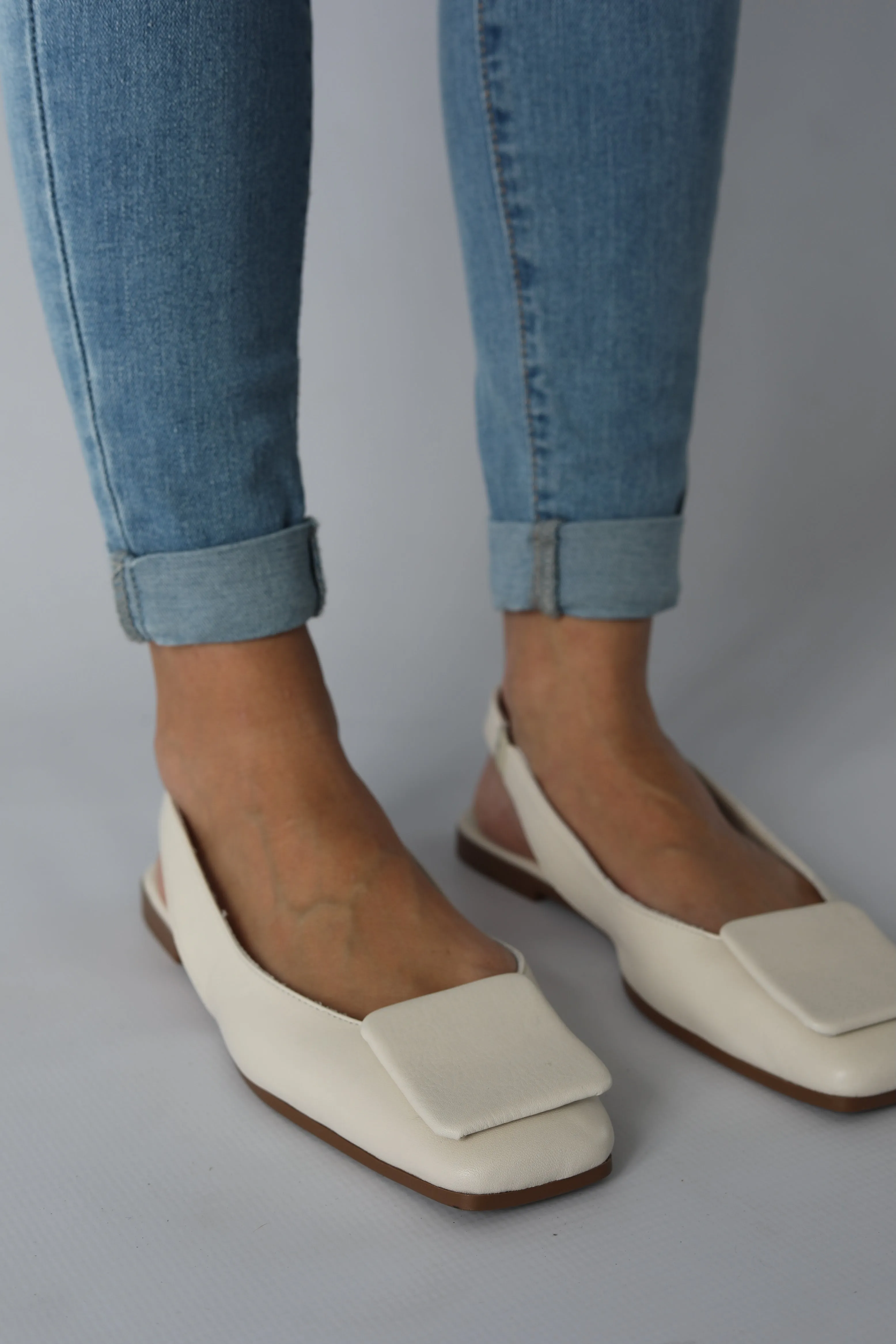 Ariel Sandals Beige