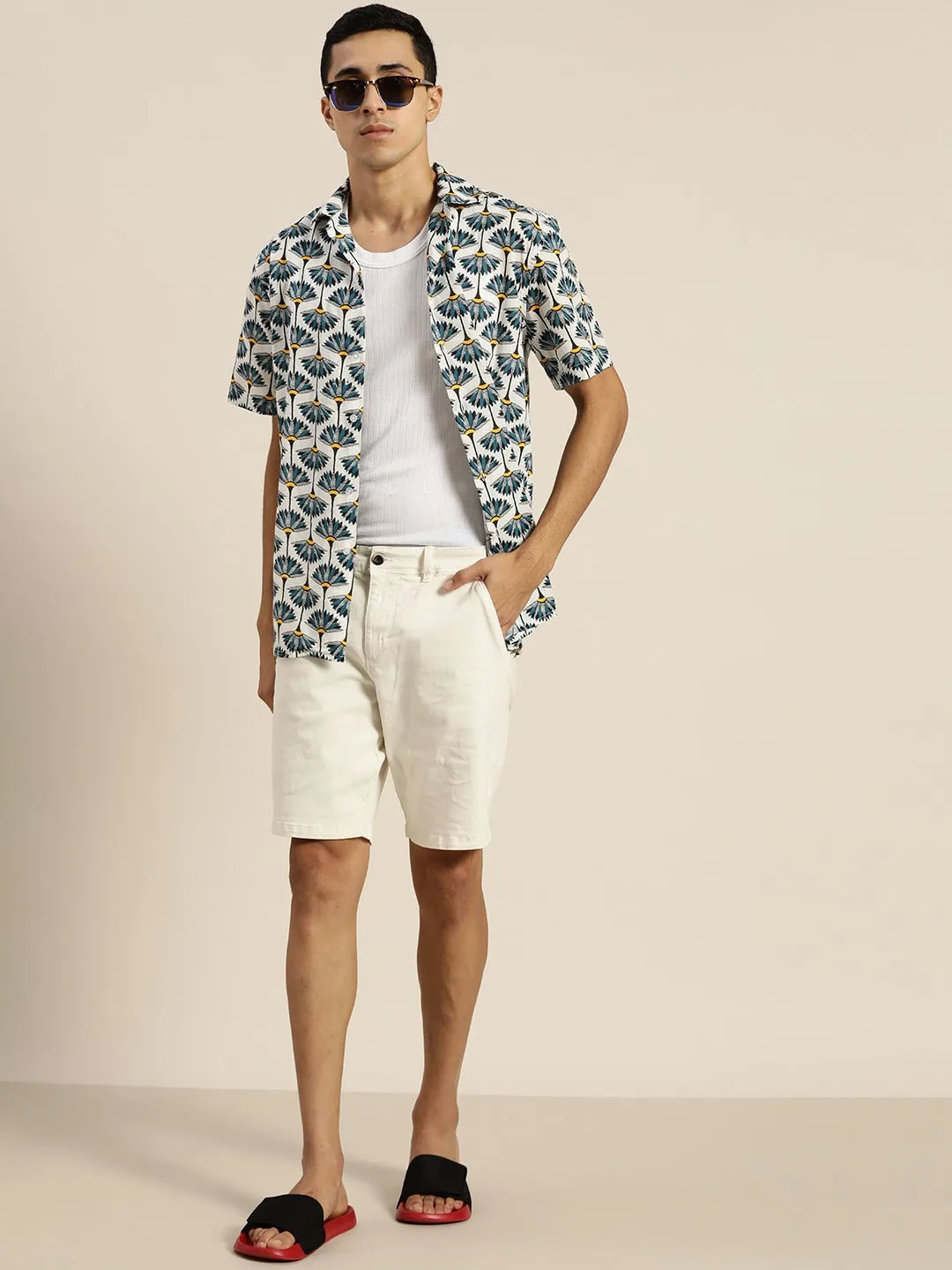 Men White & Blue Prints Viscose Rayon Relaxed Fit Casual Resort Shirt